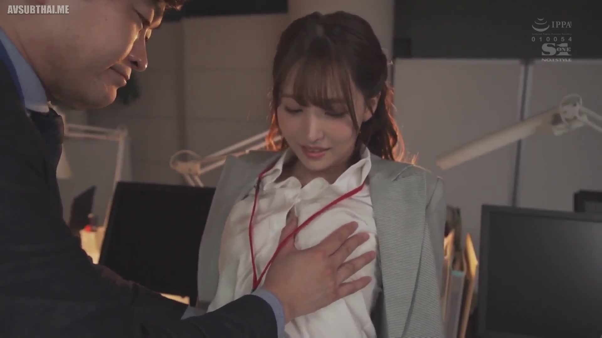 SSNI-865 (ซับไทย) ถลกเครื่องใน ป้ายไฟเลื่อนขั้น